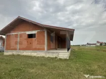 Casa la roșu 3 camere, 142 mp, 592 mp, teren, zona Cionches