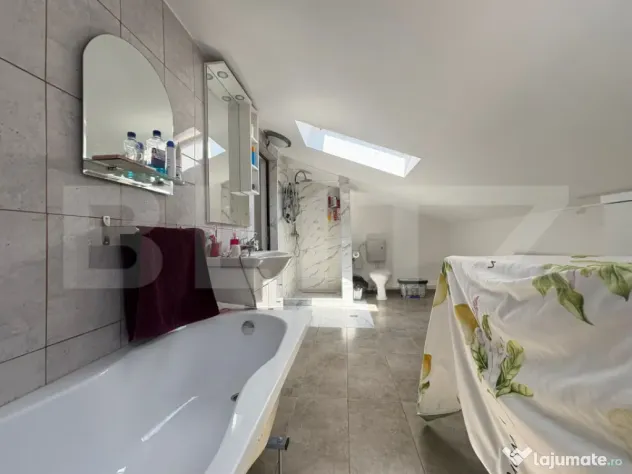 Apartament de 3 camere in zona Campului