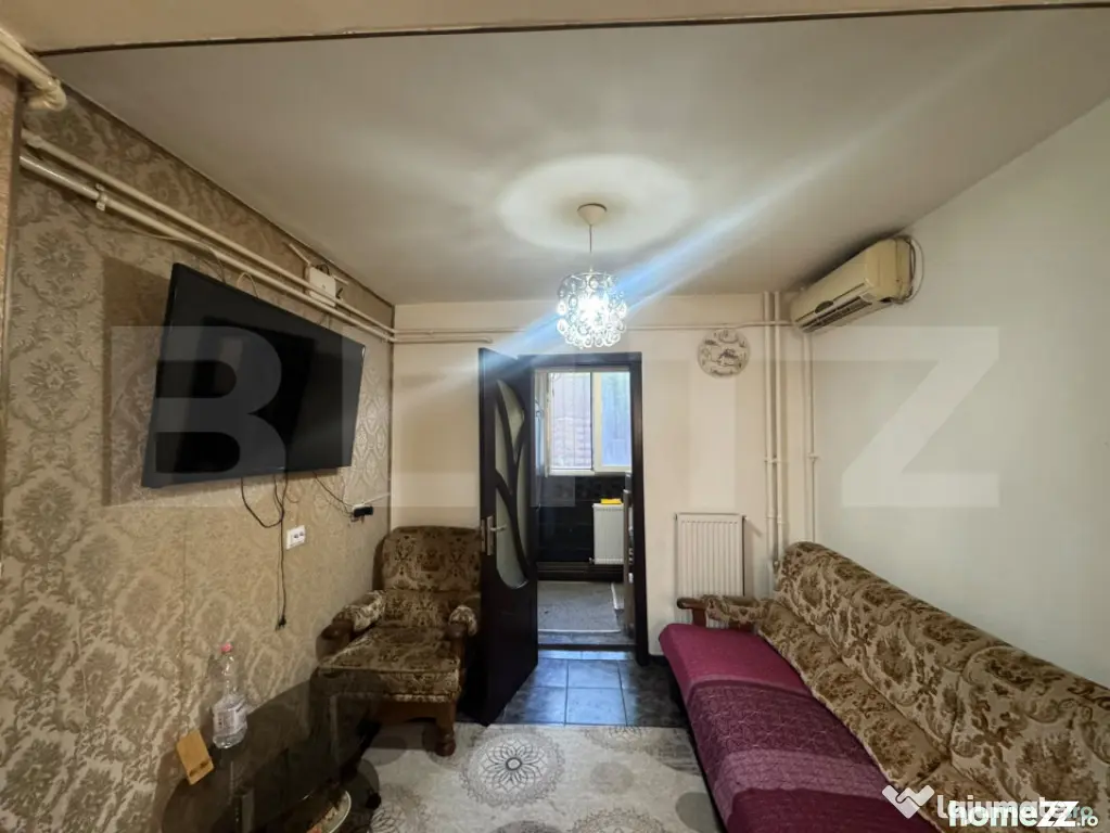 Apartament de 3 camere, decomandat, parter, zona Valea Rosie