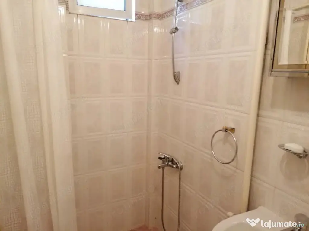 1 camera in zona Crisan