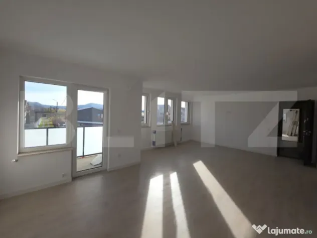 Apartament de 3 camere, bloc nou