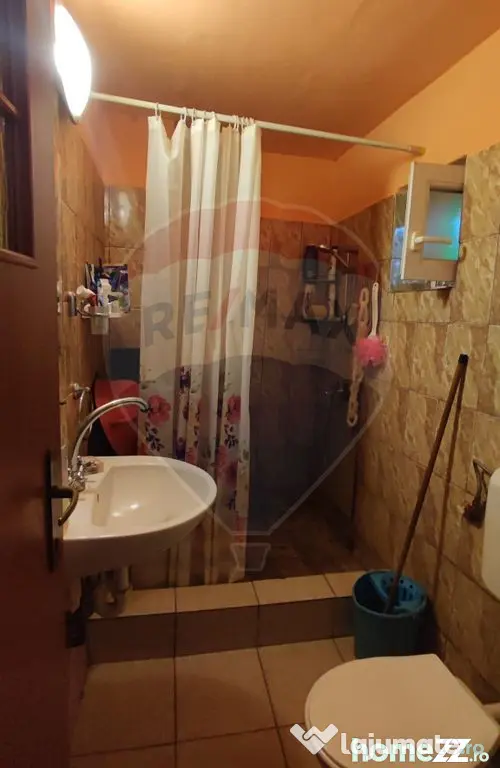 Casă cu 4 camere si teren de vânzare in com. Husasau de...