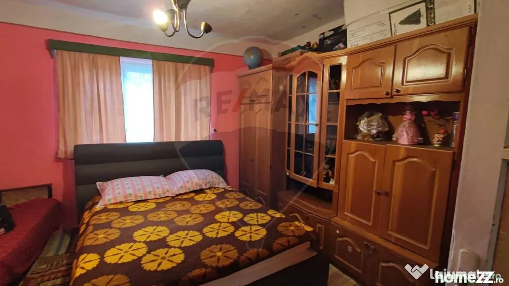Casă cu 4 camere si teren de vânzare in com. Husasau de...