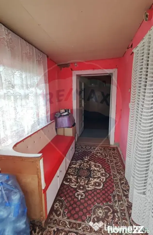 Casă cu 4 camere si teren de vânzare in com. Husasau de...
