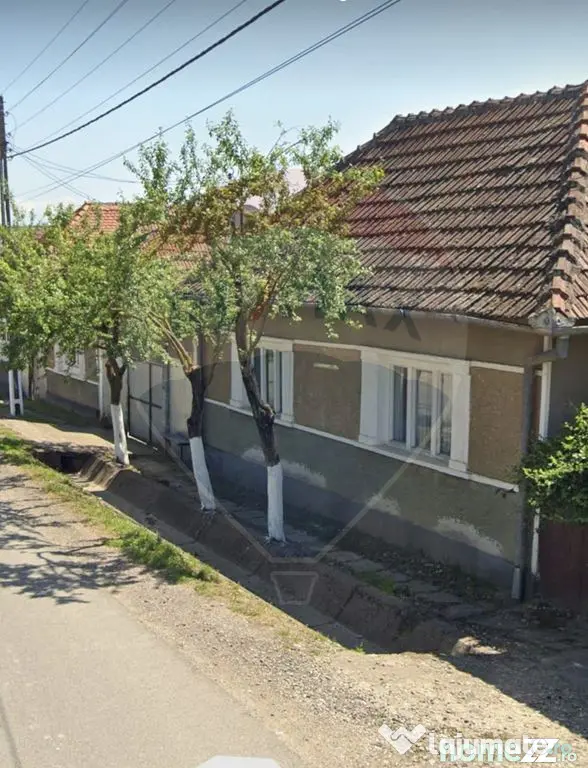 Casă cu 4 camere si teren de vânzare in com. Husasau de...