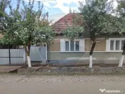 Casă cu 4 camere si teren de vânzare in com. Husasau de... 