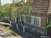 Casă cu 4 camere si teren de vânzare in com. Husasau de... 