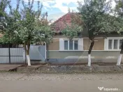 Casă cu 4 camere si teren de vânzare in com. Husasau de... 
