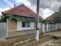 Casă cu 4 camere si teren de vânzare in com. Husasau de...