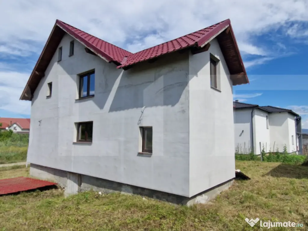 Casa de vanzare, 240 mp, zona jelna, teren 10 ari