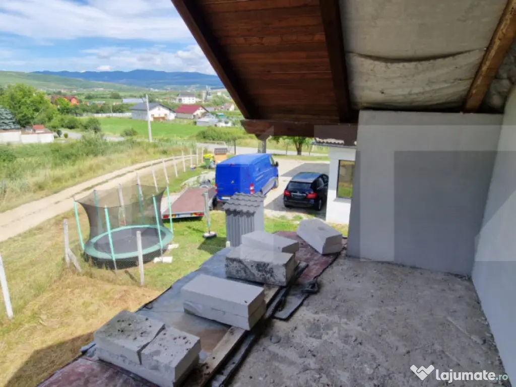 Casa de vanzare, 240 mp, zona jelna, teren 10 ari