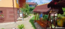 Casă individuală de vânzare – zonă liniștită, teren
