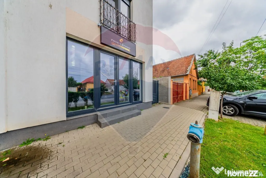 Barber shop complet echipat – funcțional imediat, Mica...