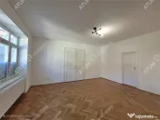 Spatiu de birouri cu 4 camere si 3 bai in zona centrala din 