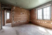 Compartimentare generoasă și lumină naturală. Casă ?...
