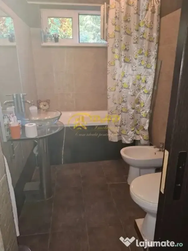 Apartament 3 camere decomandate - Podul de Piatră