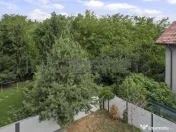 Casă spațioasă cu terasă și loc de parcare – Milit... 