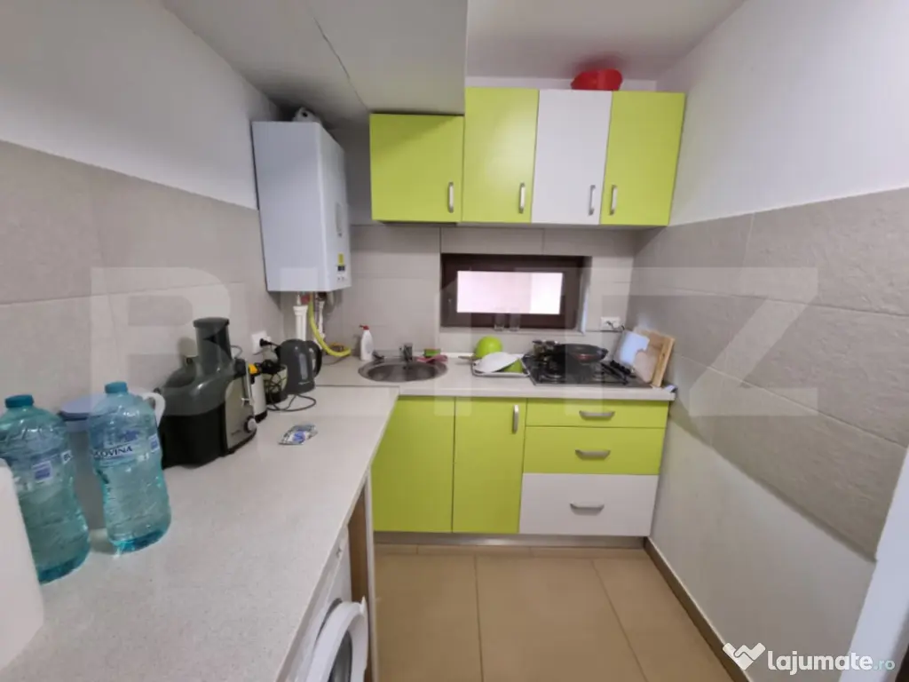 Apartament de vanzare, cu 3 Camere, semidecomandat, 120mp, T