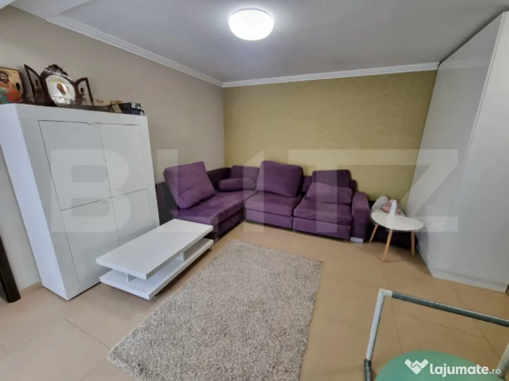 Apartament de vanzare, cu 3 Camere, semidecomandat, 120mp, T