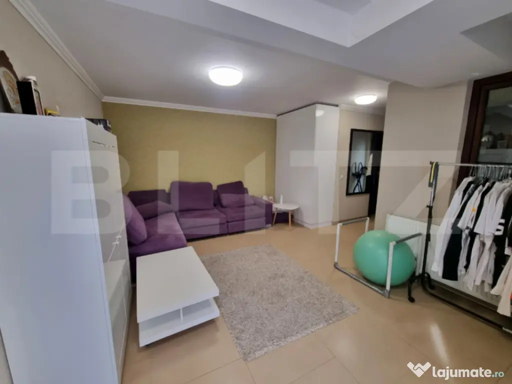 Apartament de vanzare, cu 3 Camere, semidecomandat, 120mp, T