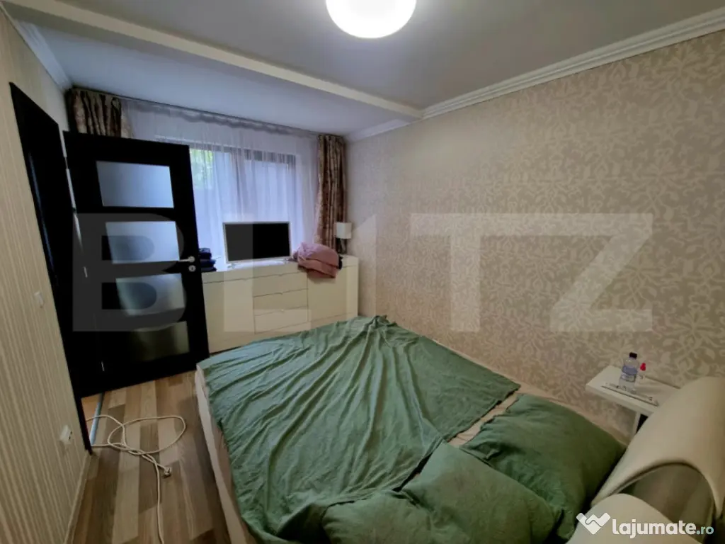 Apartament de vanzare, cu 3 Camere, semidecomandat, 120mp, T