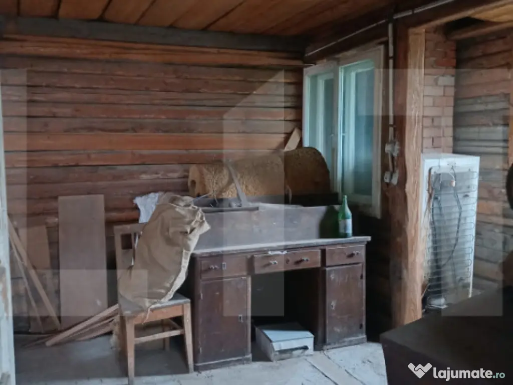 Casă dublă în comuna Hătuica, chiar în vecinătatea bă