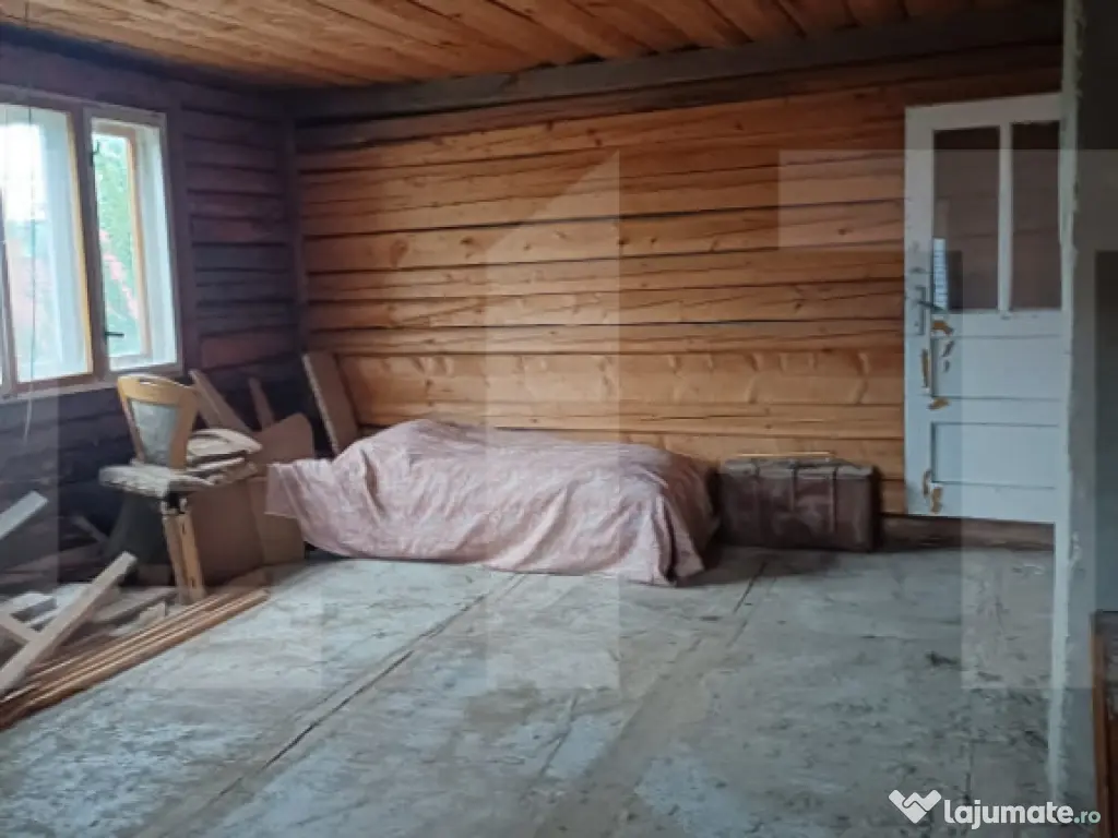 Casă dublă în comuna Hătuica, chiar în vecinătatea bă