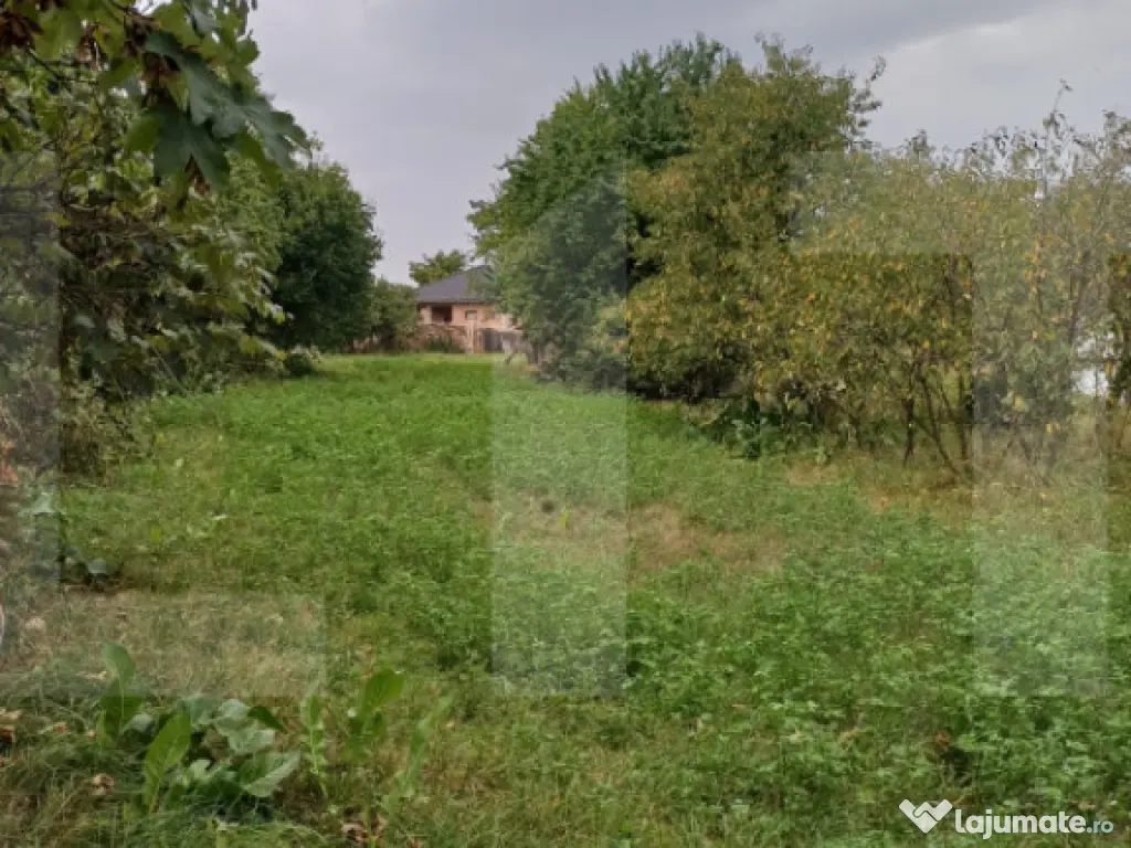 Casă dublă în comuna Hătuica, chiar în vecinătatea bă