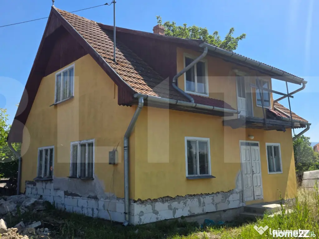 Casă dublă în comuna Hătuica, chiar în vecinătatea bă