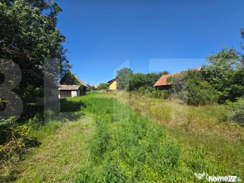 Casă dublă în comuna Hătuica, chiar în vecinătatea bă