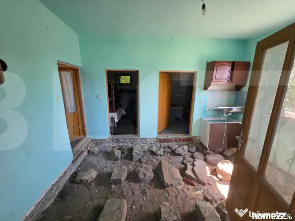 Casă dublă în comuna Hătuica, chiar în vecinătatea bă