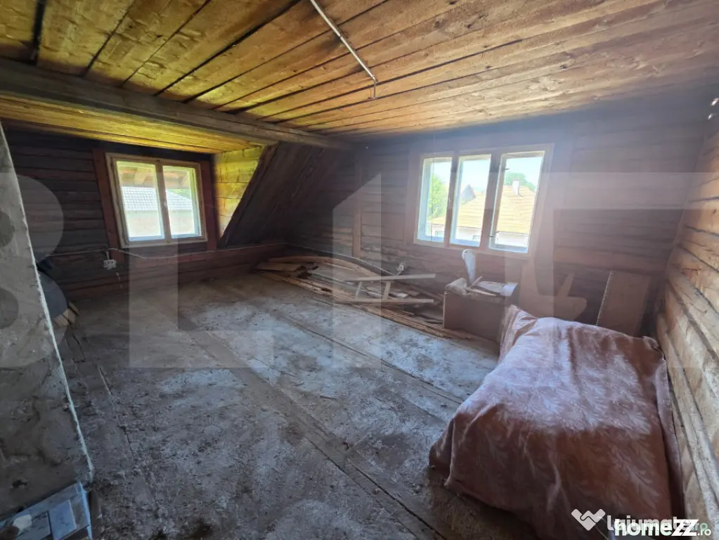 Casă dublă în comuna Hătuica, chiar în vecinătatea bă