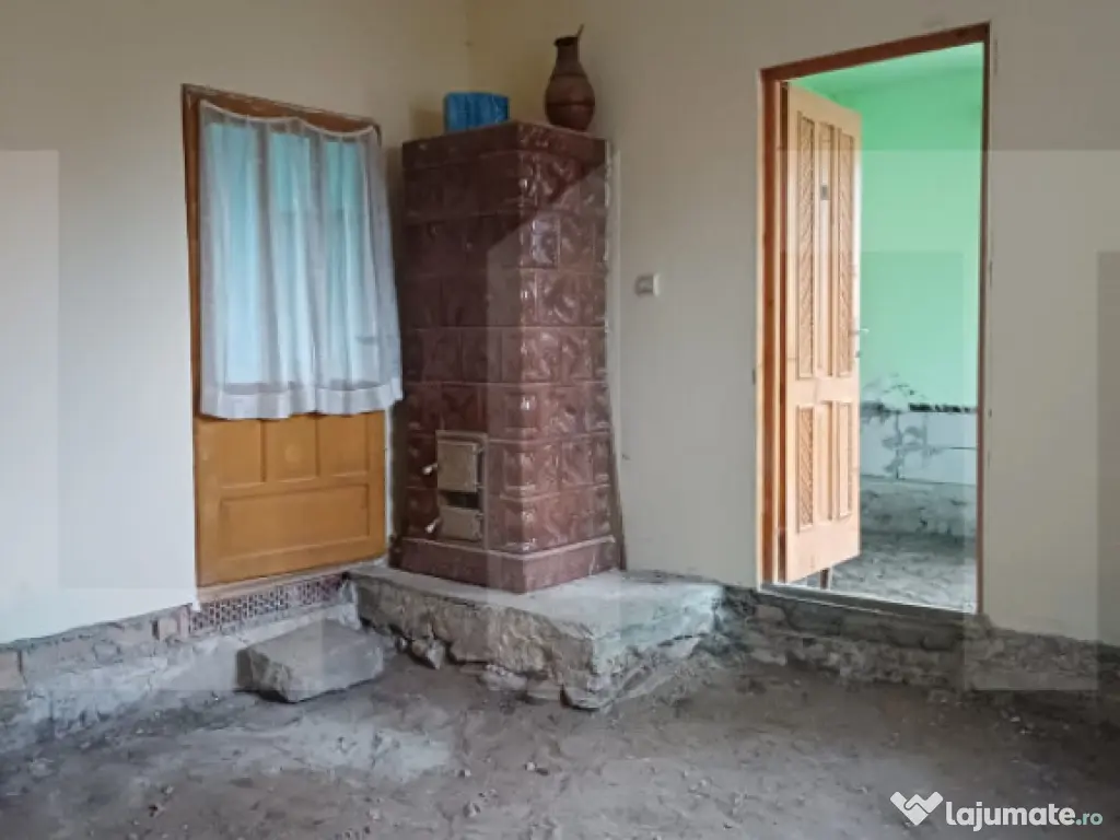 Casă dublă în comuna Hătuica, chiar în vecinătatea bă