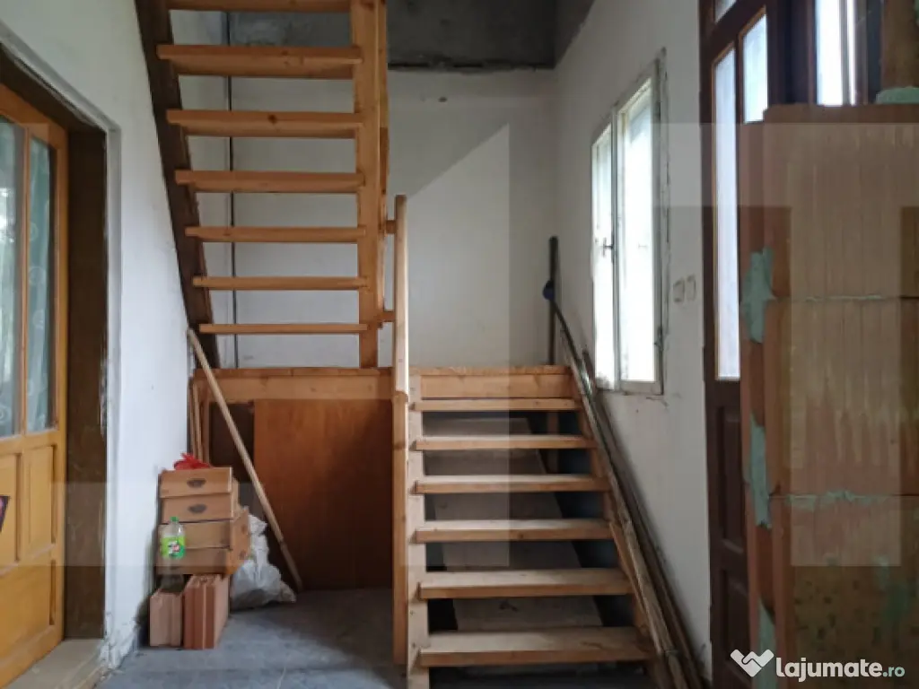 Casă dublă în comuna Hătuica, chiar în vecinătatea bă