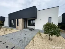 Casă individuală 4 camere, curte și acces privat-Domnesti