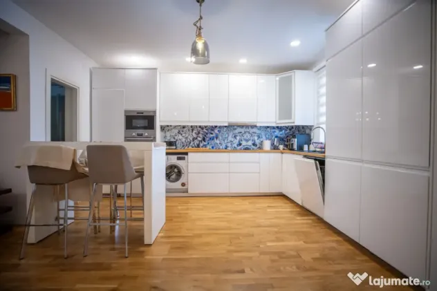Apartament 5 Camere cu Vedere la Mare | Un Stil de Viață E