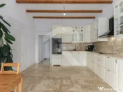 Vilă elegantă cu piscină și ieșire la Lac – Căciula? 