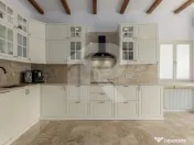 Vilă elegantă cu piscină și ieșire la Lac – Căciula? 