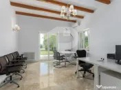 Vilă elegantă cu piscină și ieșire la Lac – Căciula? 