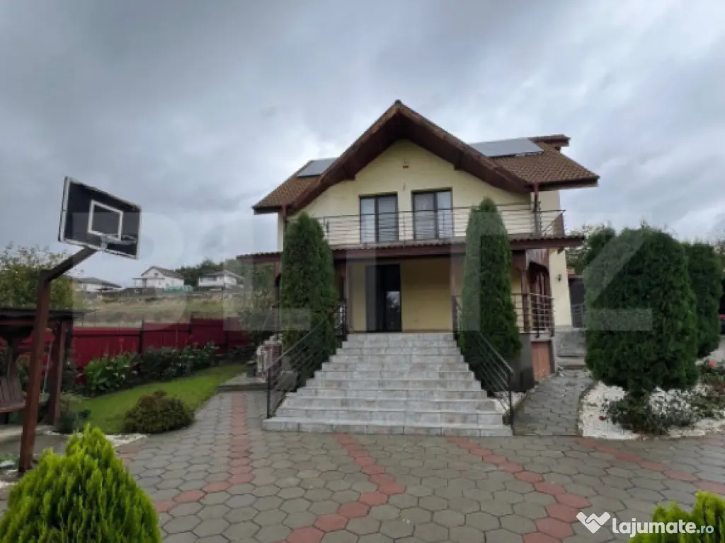 Casă individuală de vânzare în Nazna – 2200 mp teren,