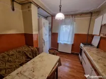 Apartament 3 camere, decomandat - zona Racadau.