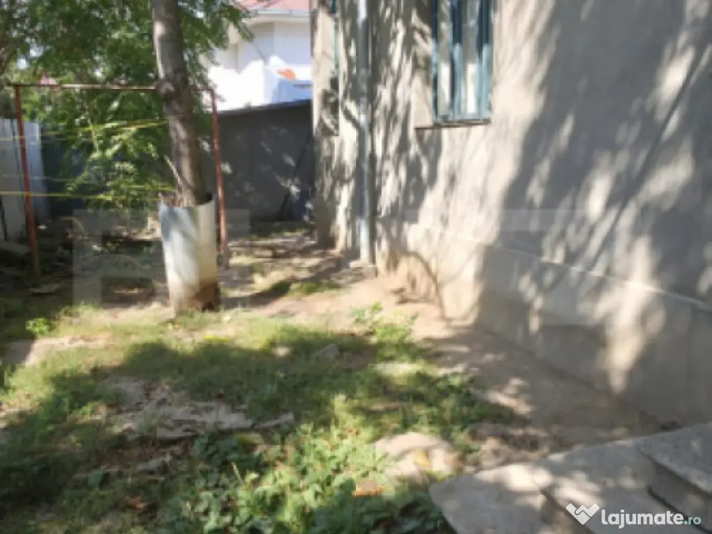 Casa 4 camere , teren 285 mp, zona semi-centrala