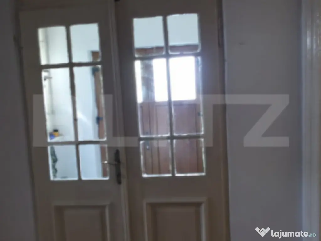 Casa 4 camere , teren 285 mp, zona semi-centrala