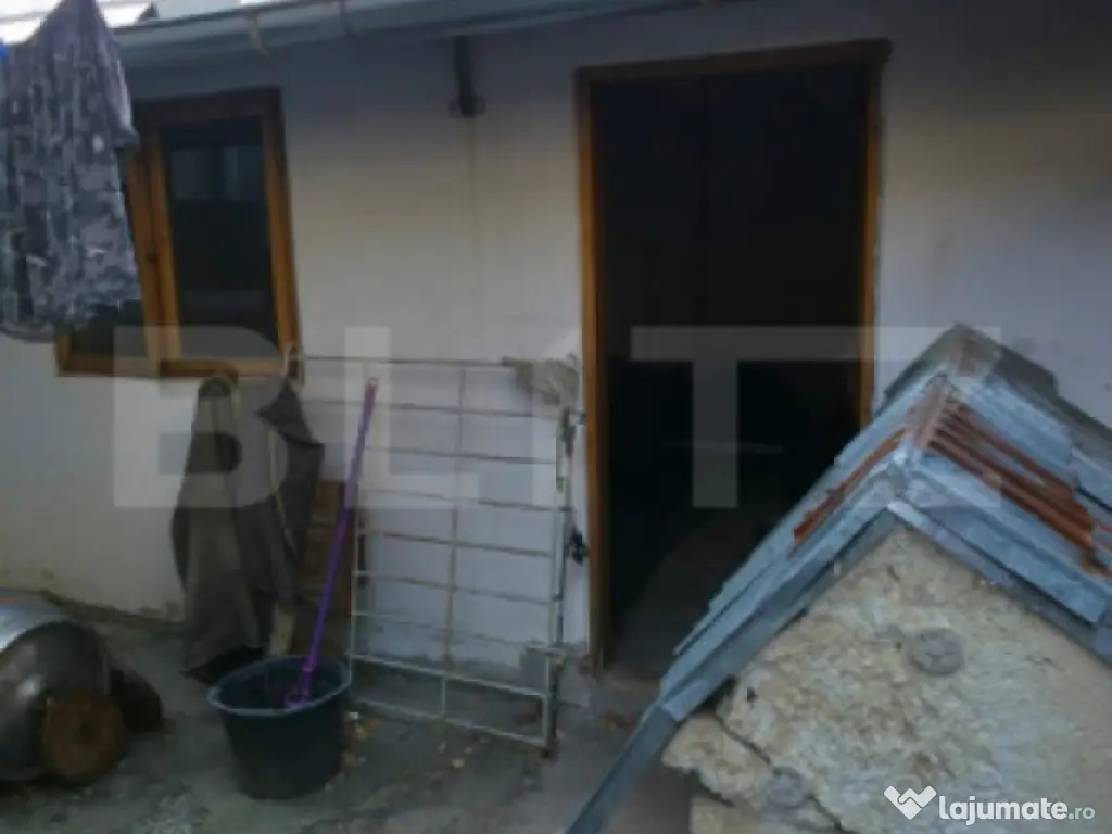 Casa 4 camere , teren 285 mp, zona semi-centrala