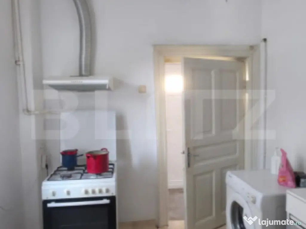 Casa 4 camere , teren 285 mp, zona semi-centrala