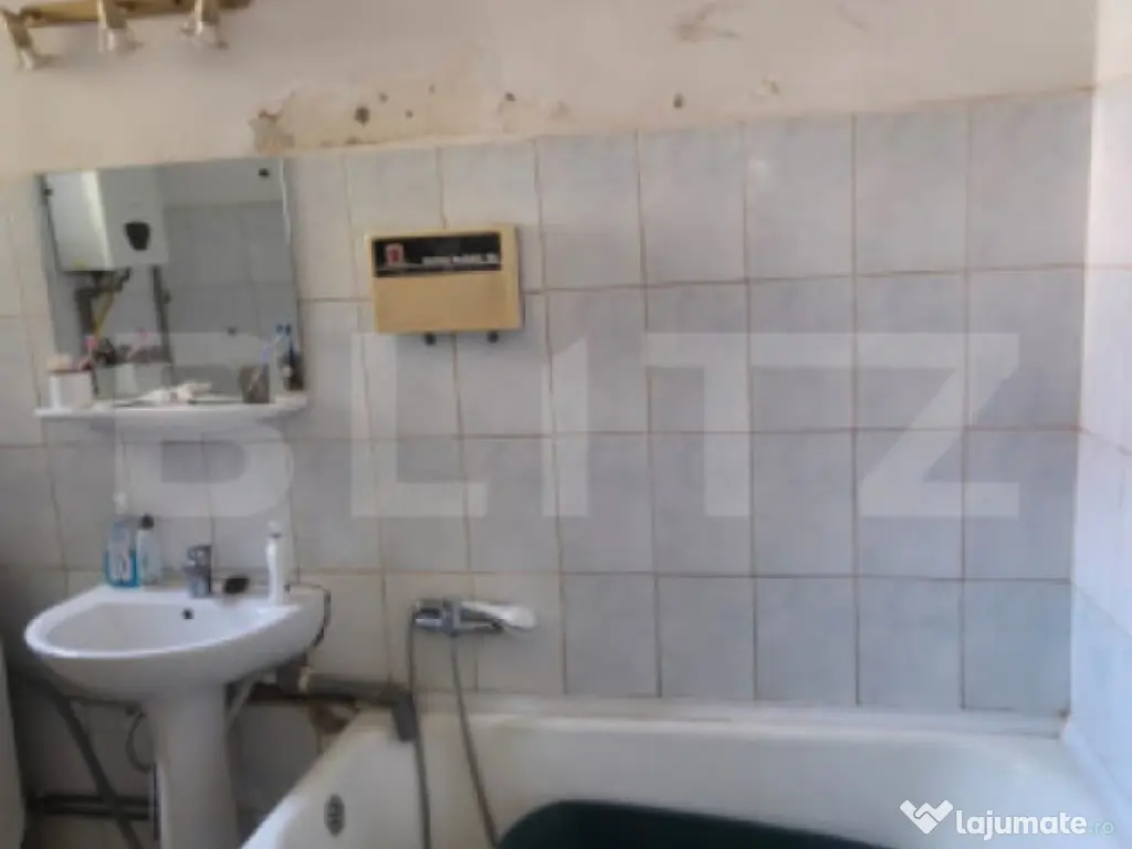 Casa 4 camere , teren 285 mp, zona semi-centrala