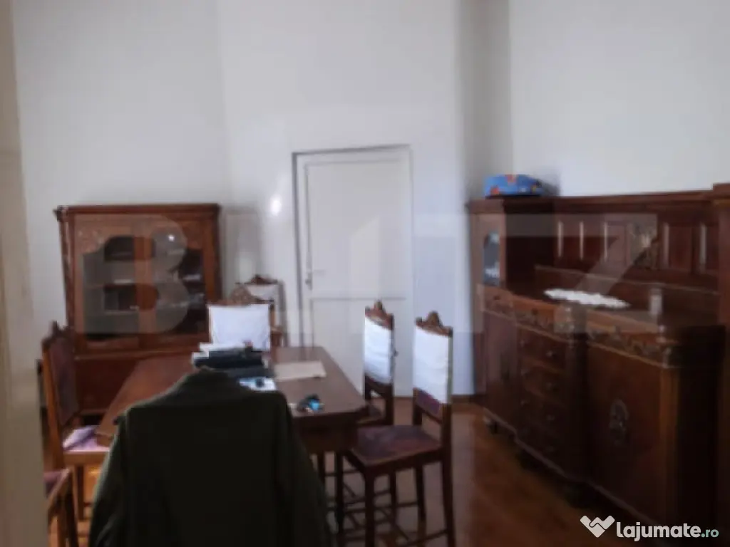 Casa 4 camere , teren 285 mp, zona semi-centrala