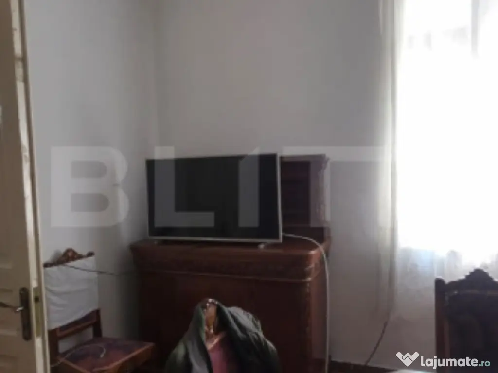 Casa 4 camere , teren 285 mp, zona semi-centrala