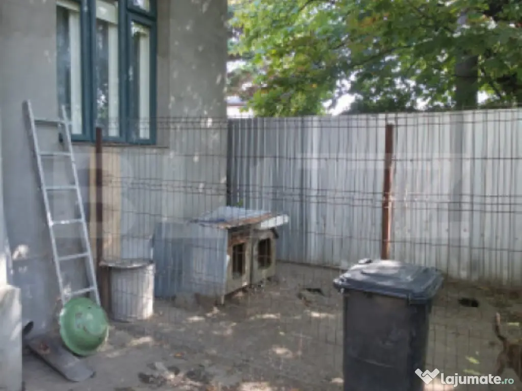 Casa 4 camere , teren 285 mp, zona semi-centrala