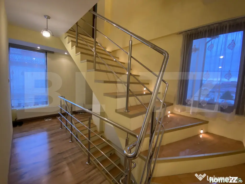 Casa de vanzare, 295 mp, zona Central